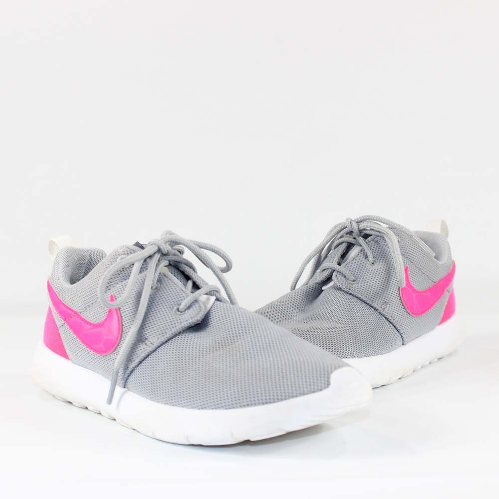 Nike Roshe One Girls Shoe (3Y)